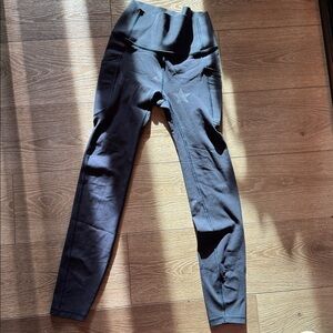 GAP High Waist workout leggings xs with muted star design